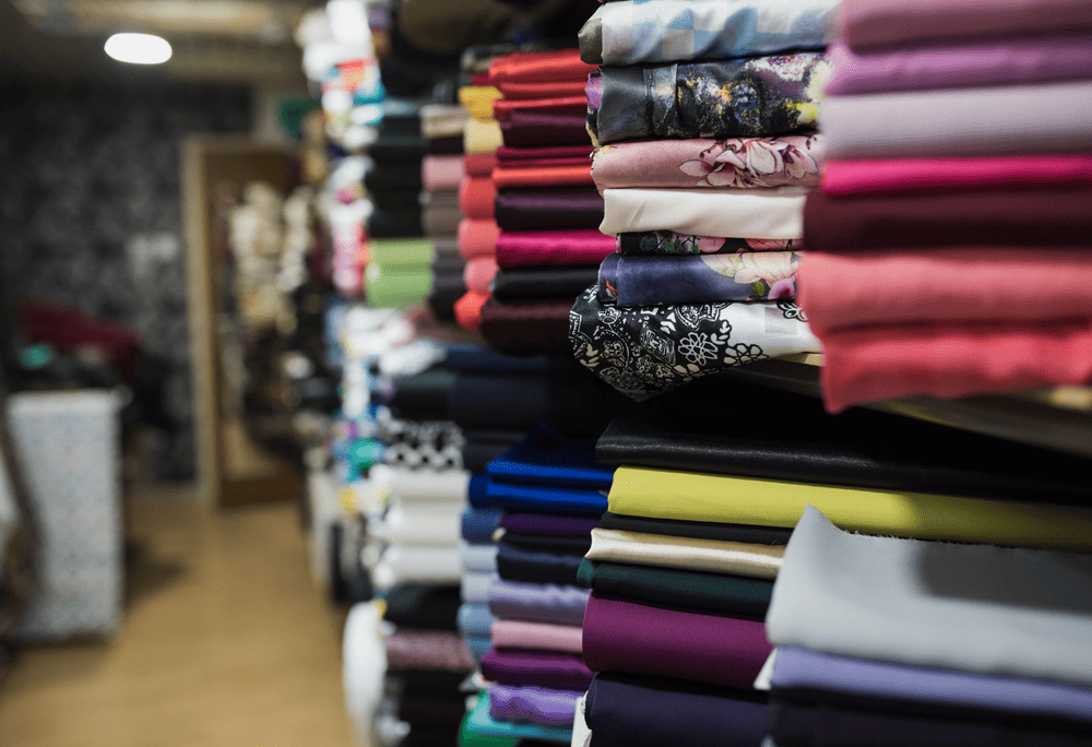 Apparel and textiles at Han Market attract shoppers with their variety, affordable prices, and on-site tailoring services (Source: Canva)